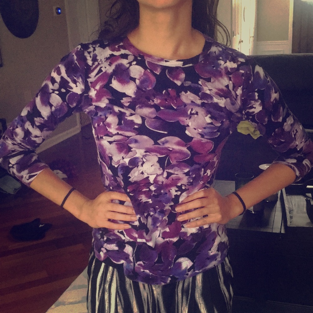 Vera Wang long sleeve shirt. Very comfy and artsy.